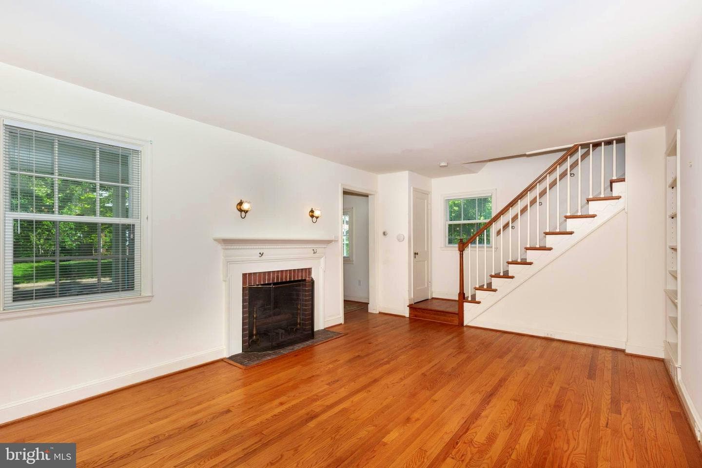 323 Broadmoor Road photo 4