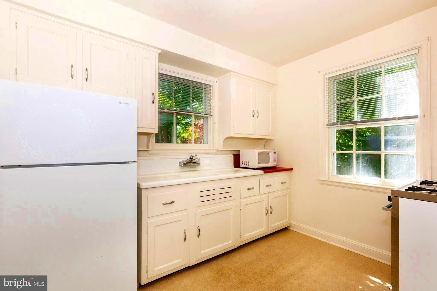 323 Broadmoor Road photo 7