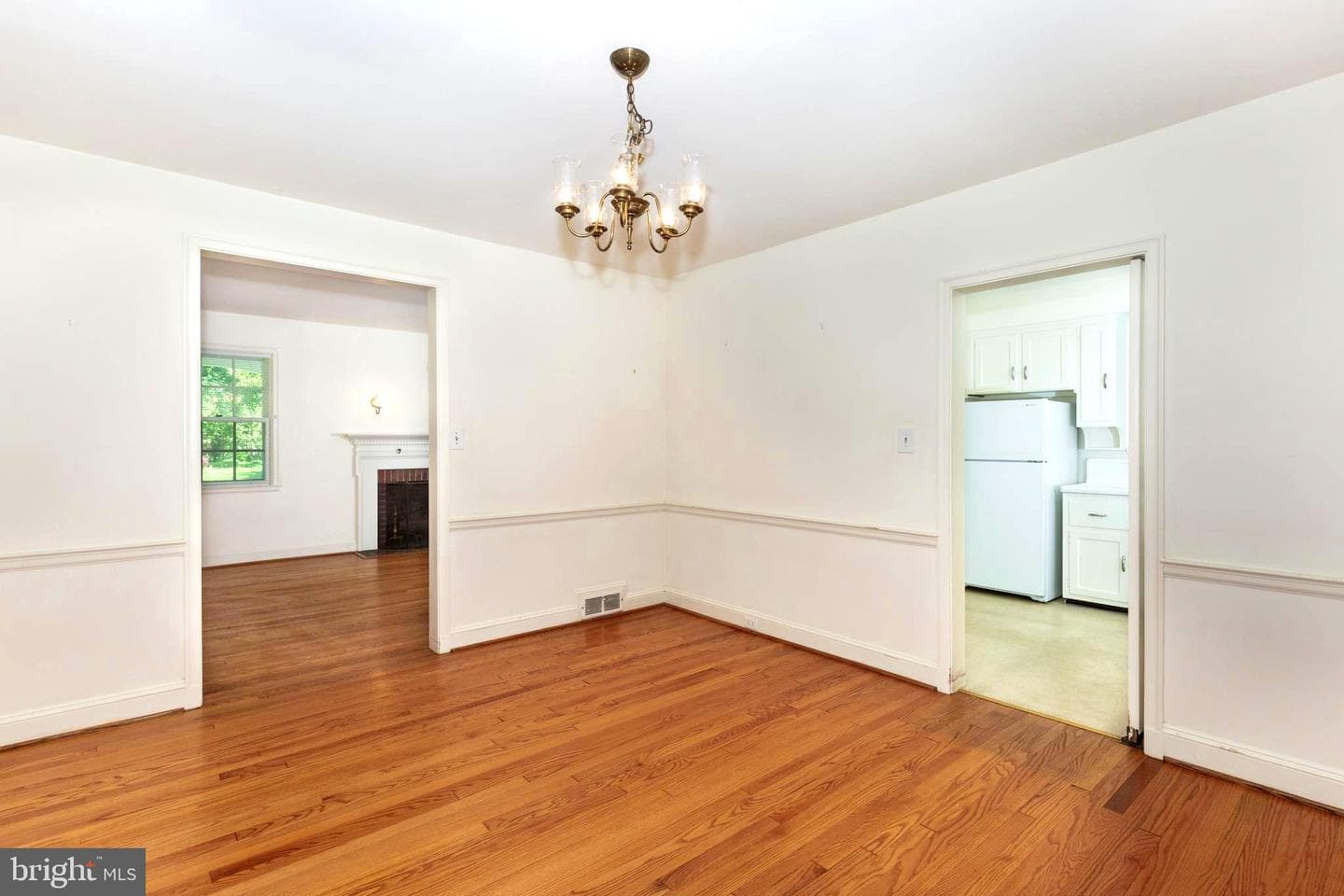 323 Broadmoor Road photo 8