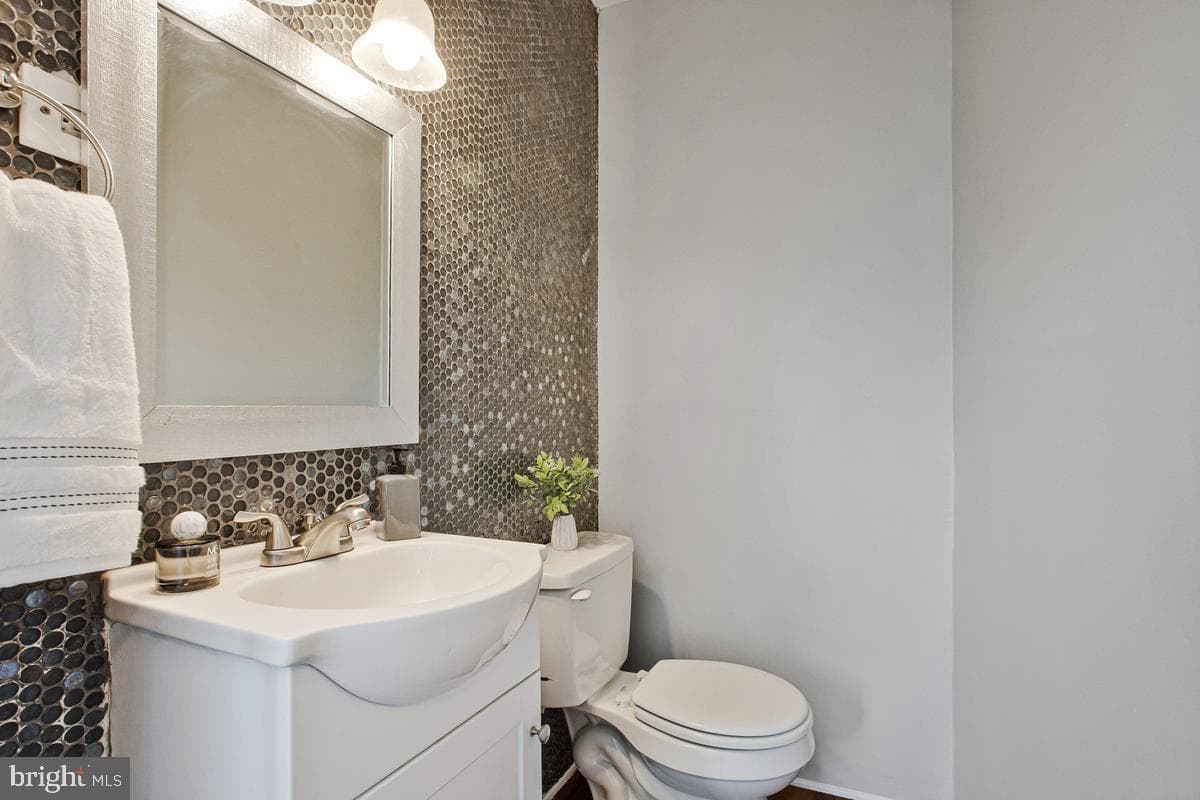 2913 Chelsea Terrace photo 10
