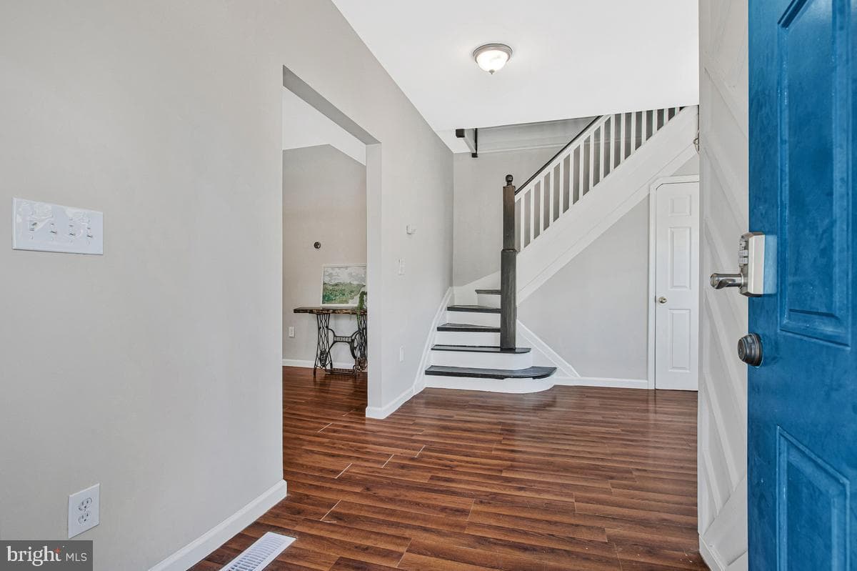 2913 Chelsea Terrace photo 4