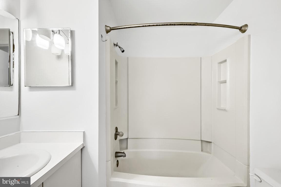 140 W Barre Street photo 18