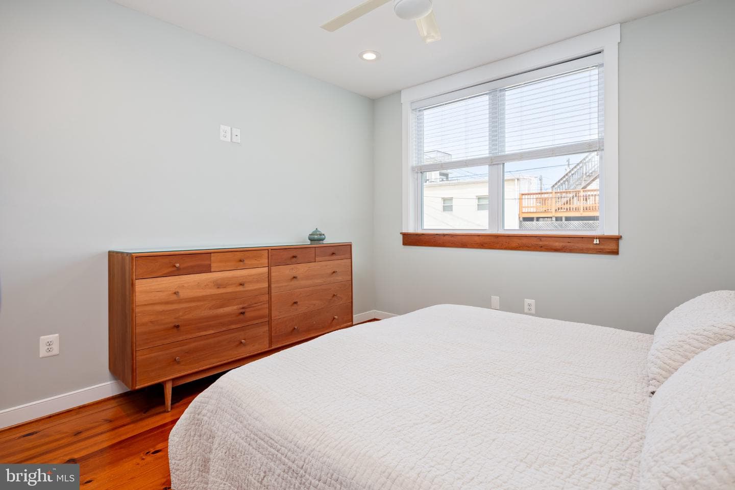 218 E Barney Street photo 19