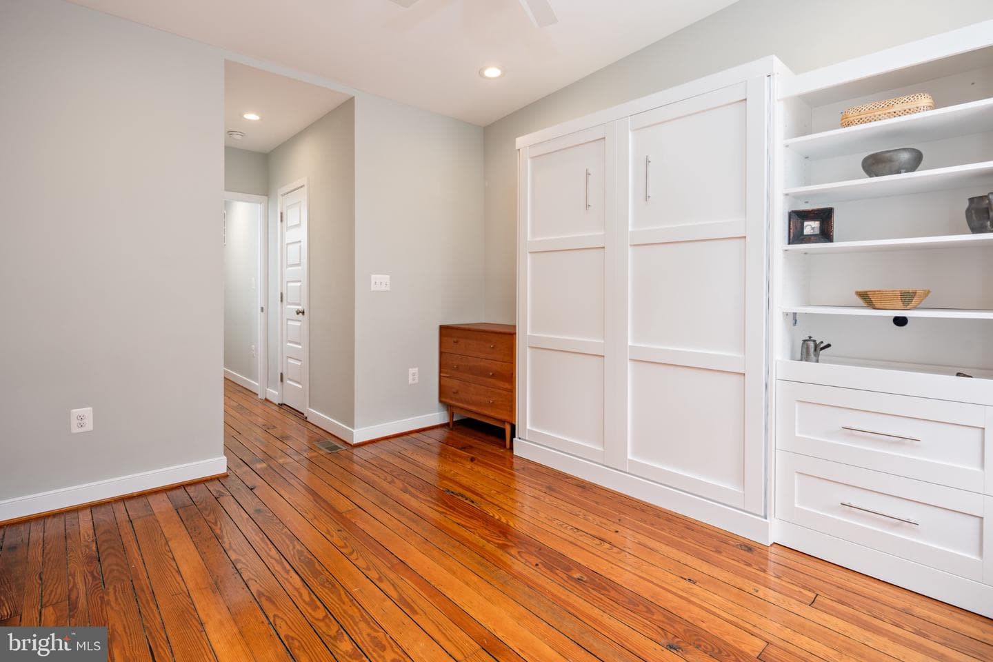 218 E Barney Street photo 26