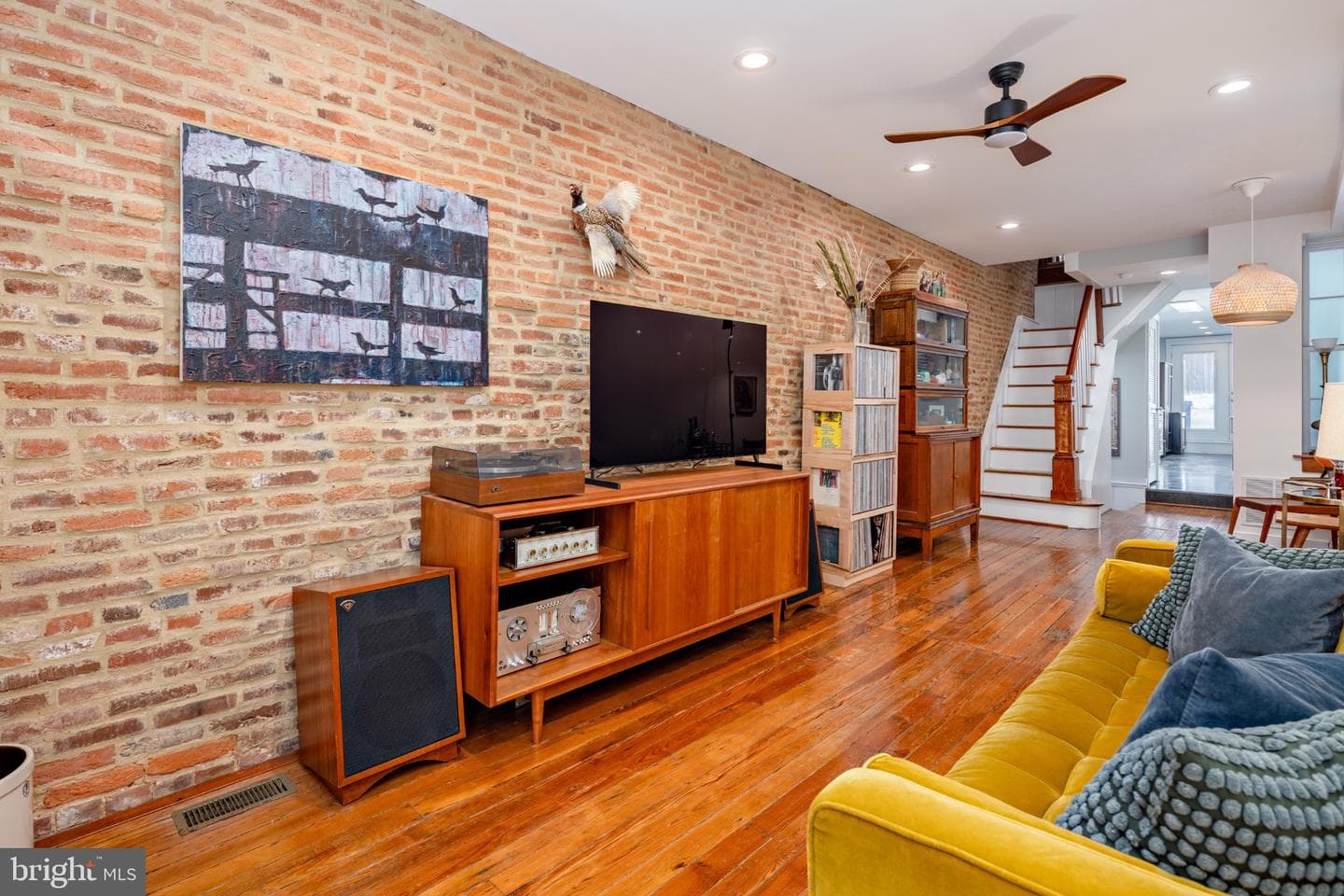 218 E Barney Street photo 3