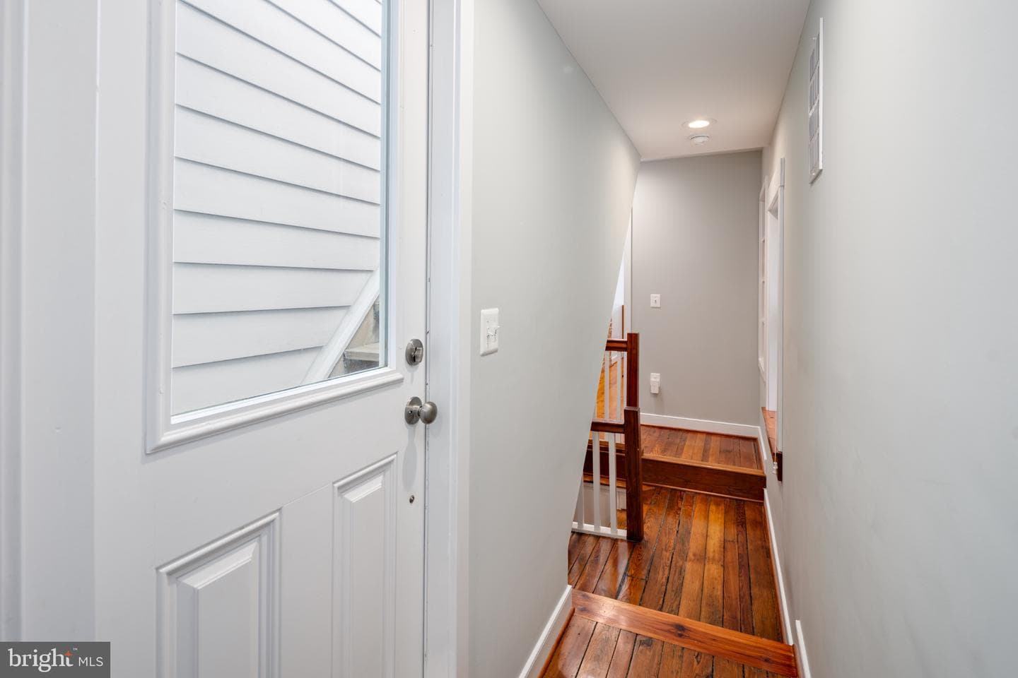 218 E Barney Street photo 32
