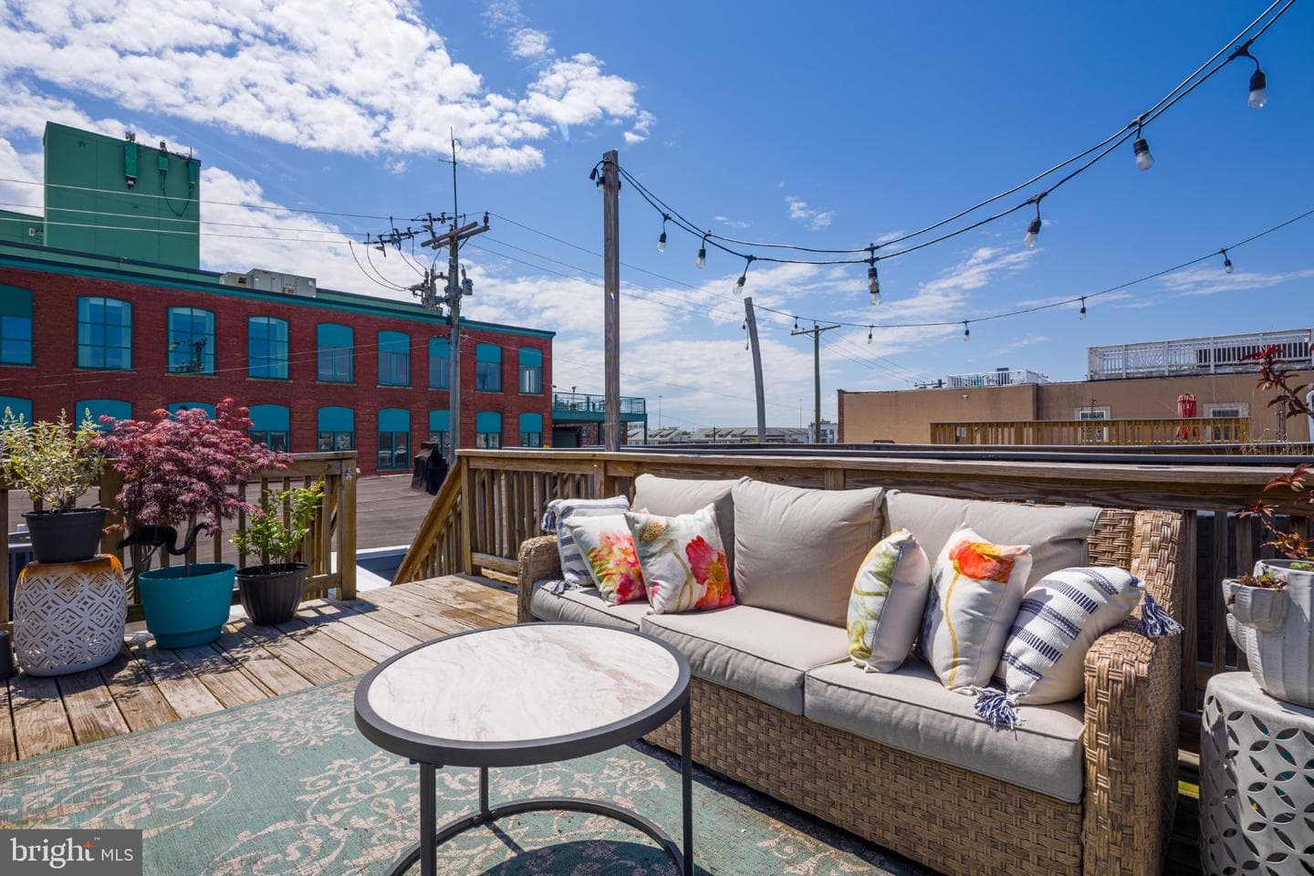 218 E Barney Street photo 36