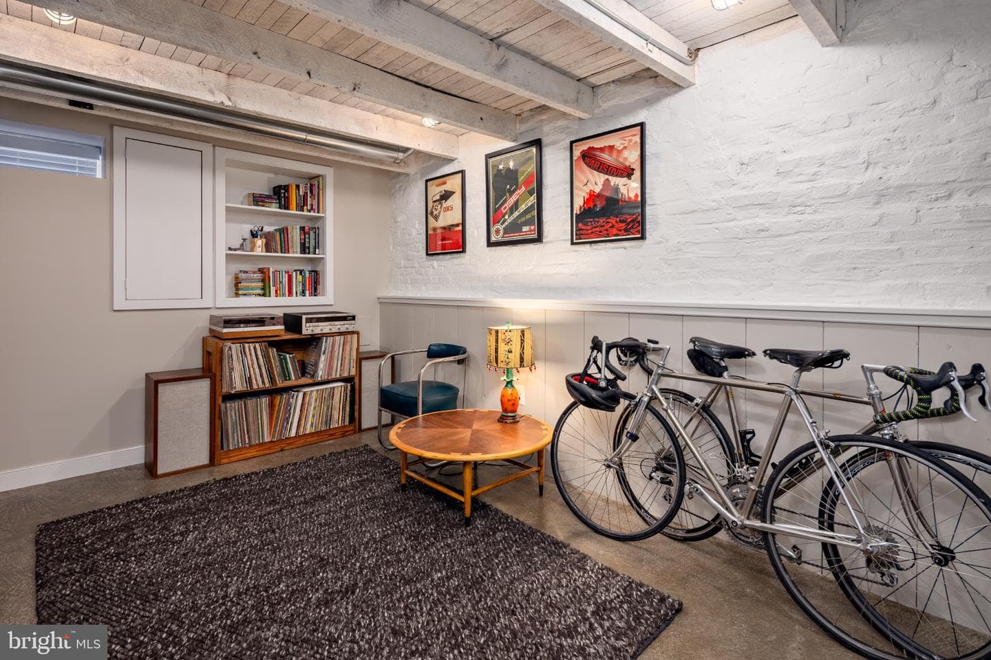 218 E Barney Street photo 38