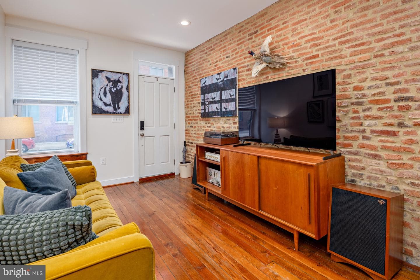 218 E Barney Street photo 4