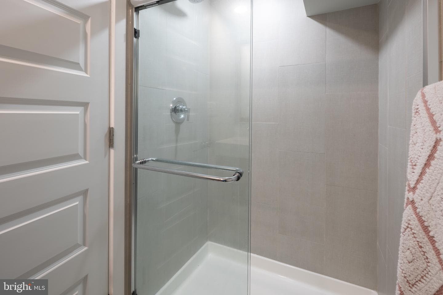 218 E Barney Street photo 42