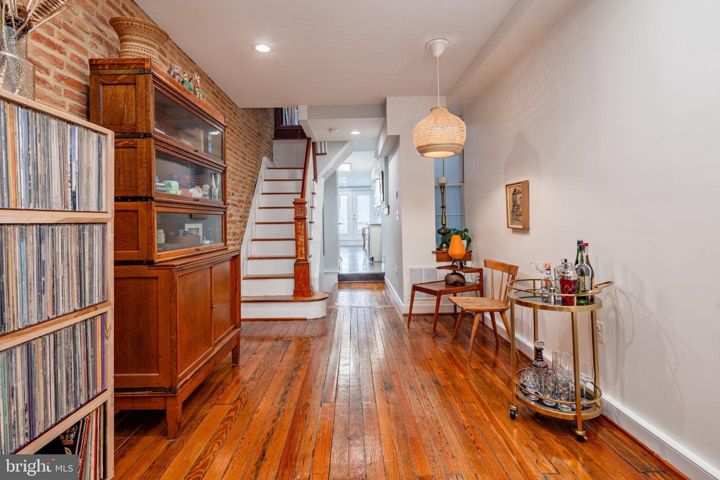218 E Barney Street photo 6