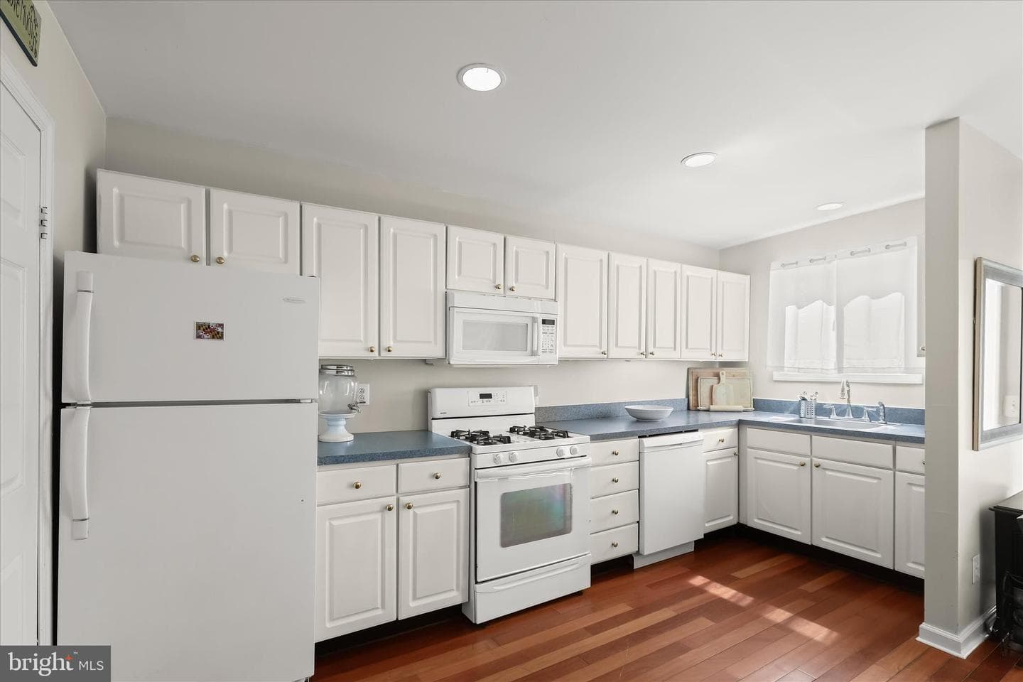 1004 Iris Avenue photo 15