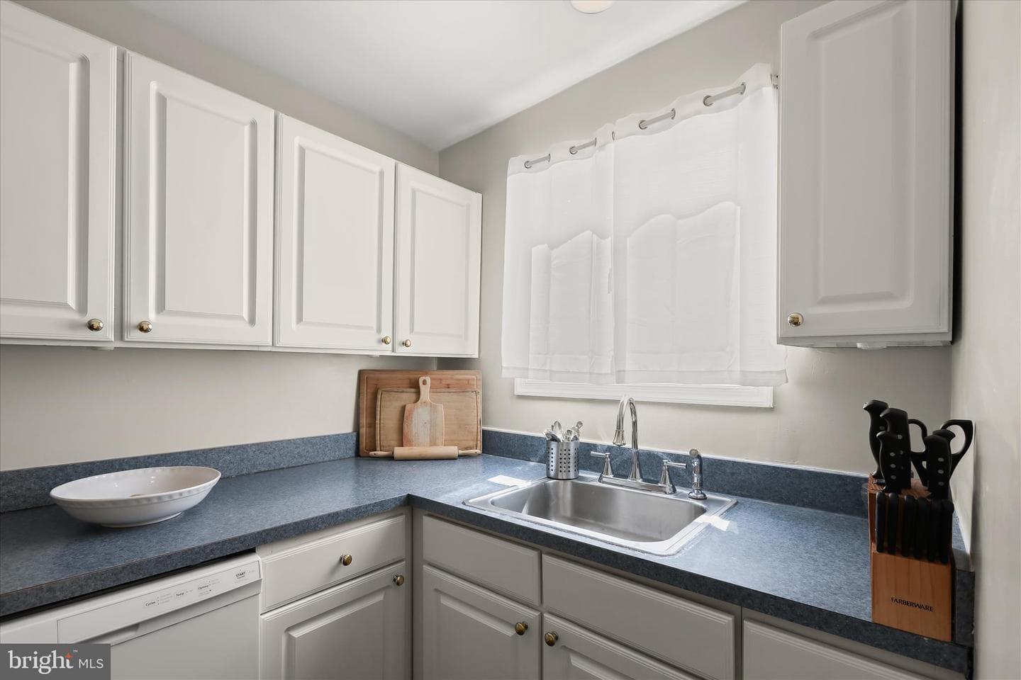 1004 Iris Avenue photo 17