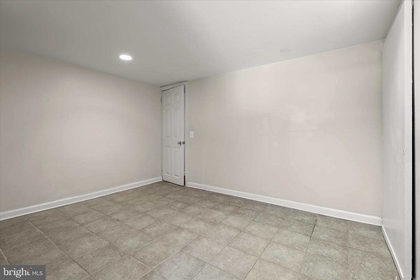 1004 Iris Avenue photo 34
