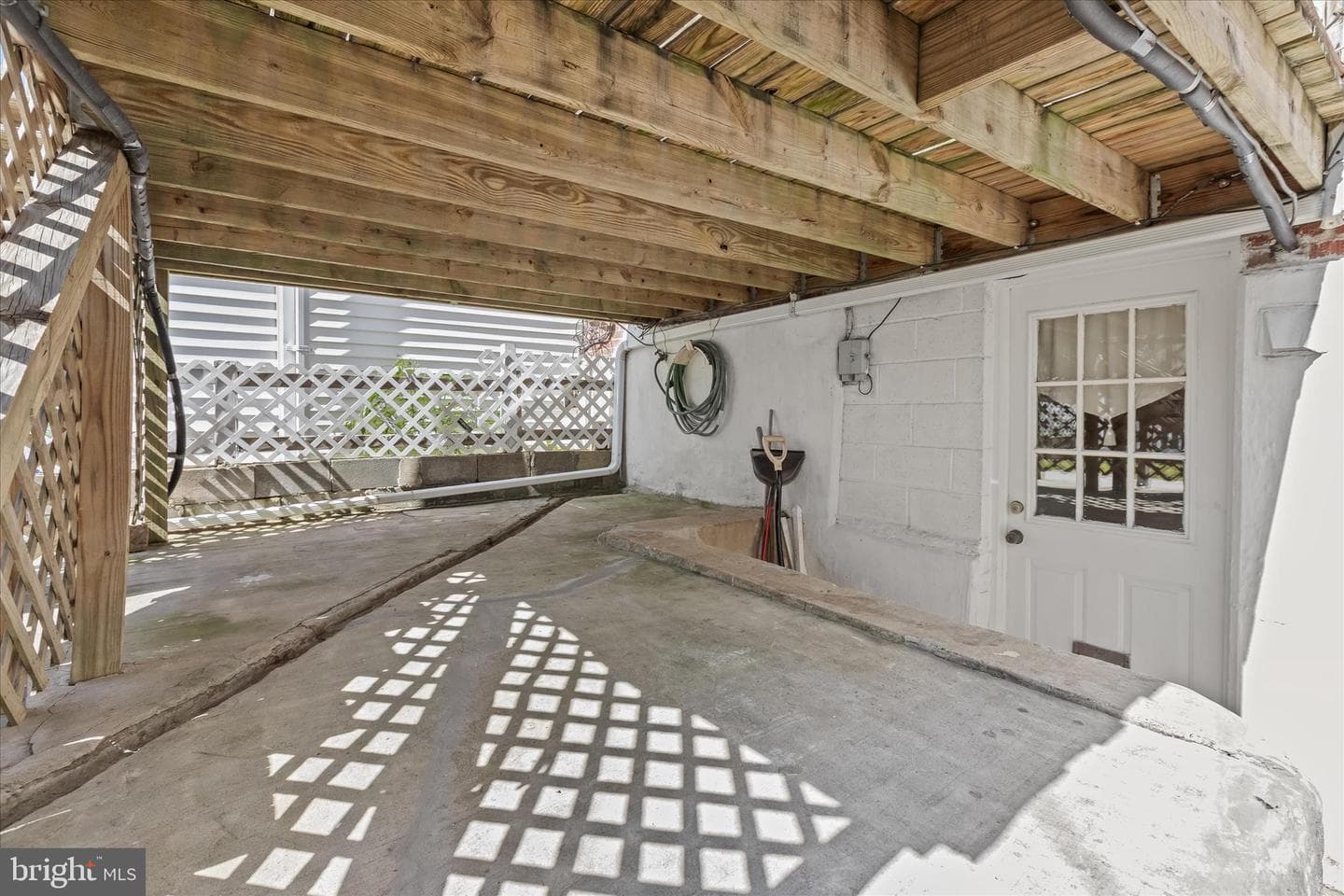 1004 Iris Avenue photo 40