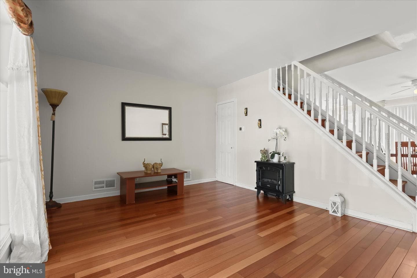 1004 Iris Avenue photo 5