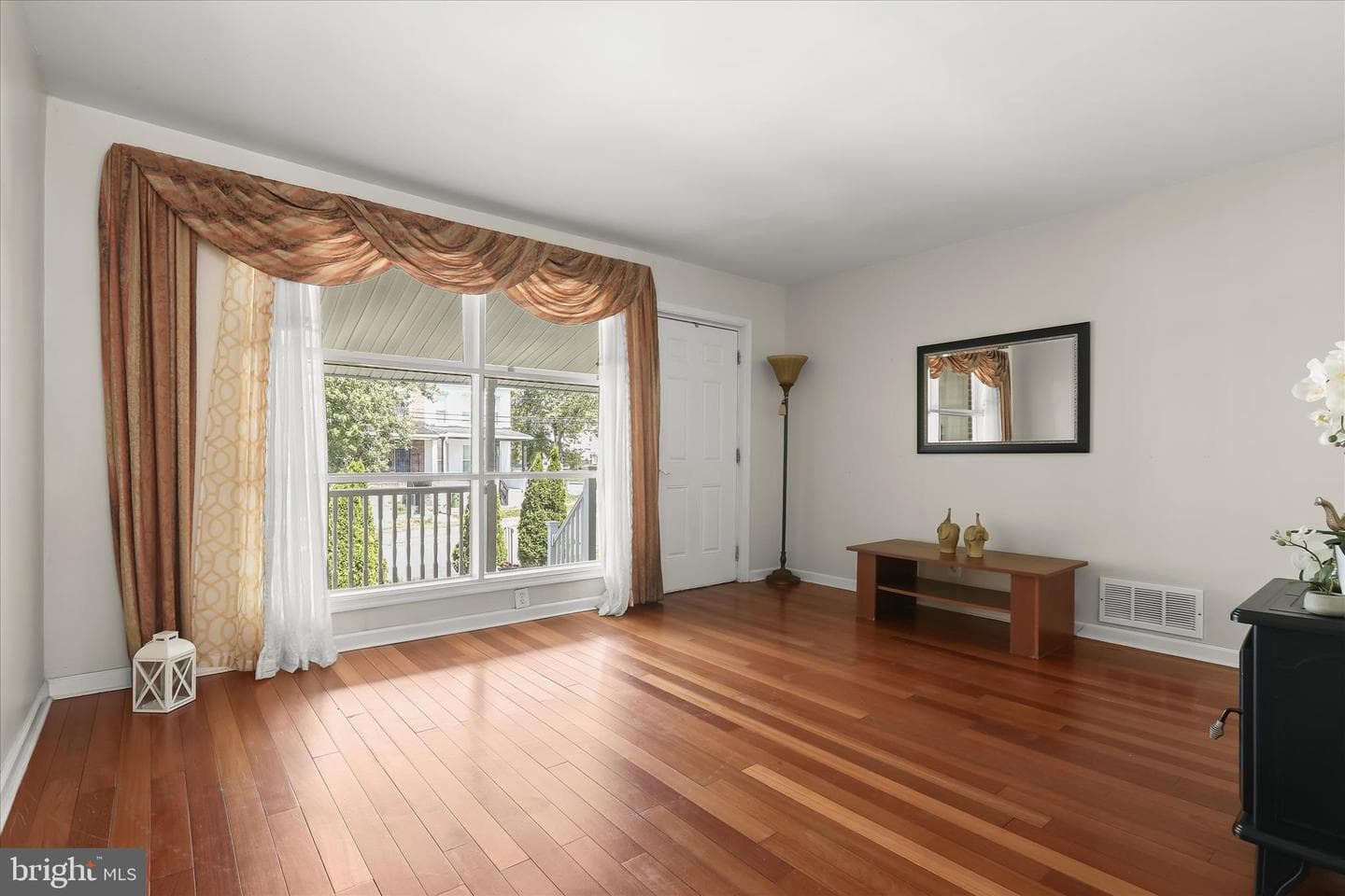 1004 Iris Avenue photo 7