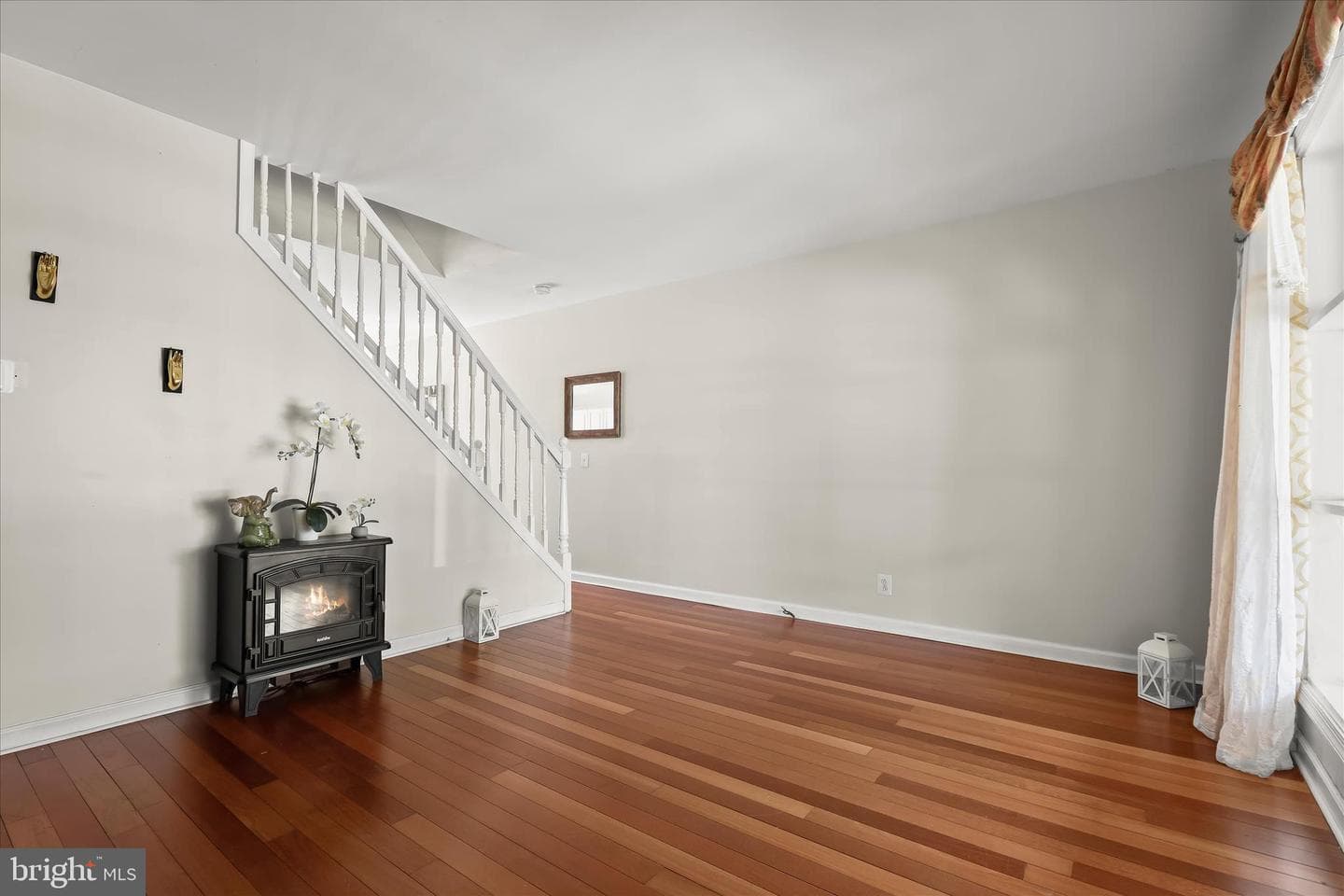 1004 Iris Avenue photo 8
