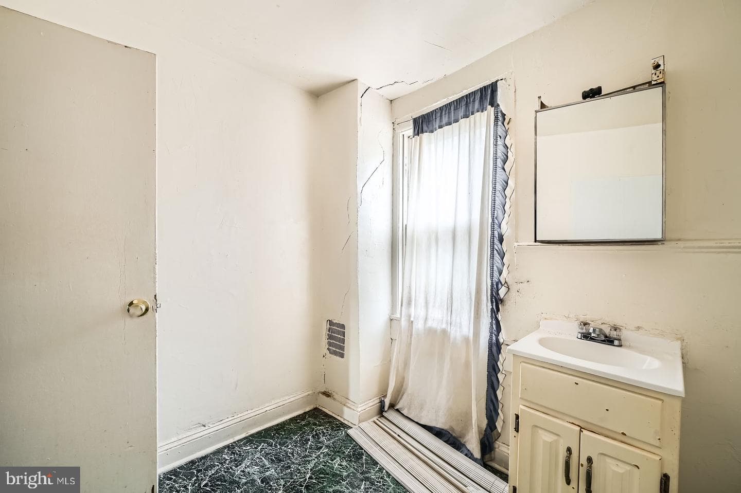 1620 W Franklin Street photo 14