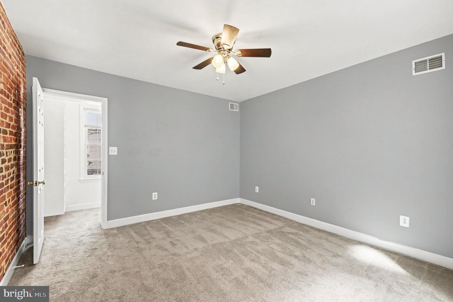 302 S East Avenue photo 14