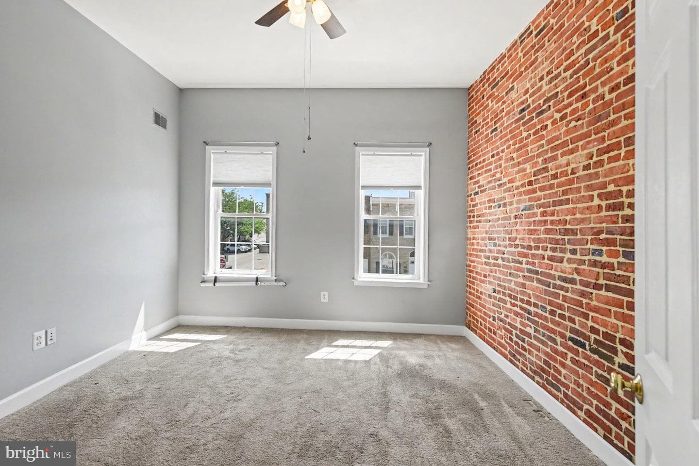 302 S East Avenue photo 19