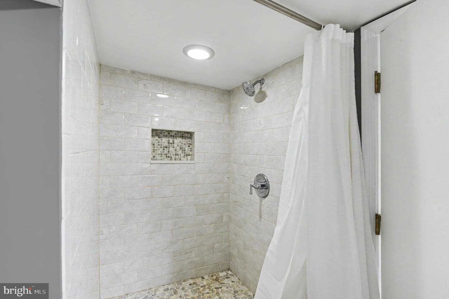 302 S East Avenue photo 27