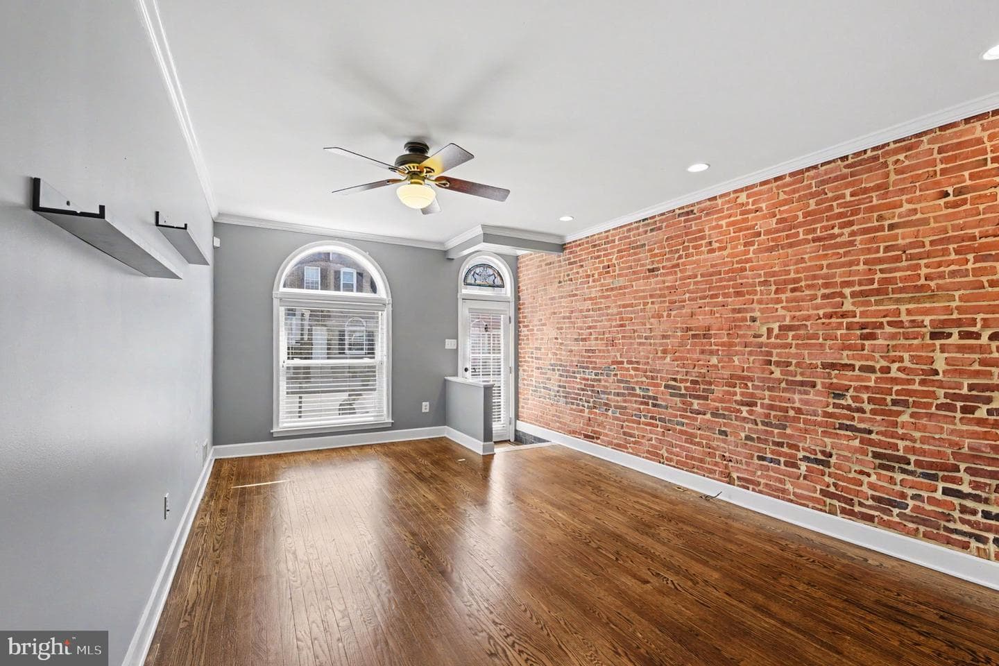 302 S East Avenue photo 4