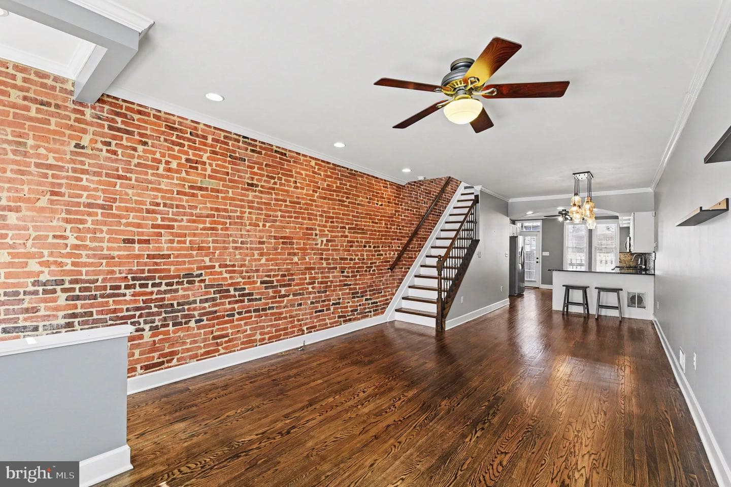 302 S East Avenue photo 5
