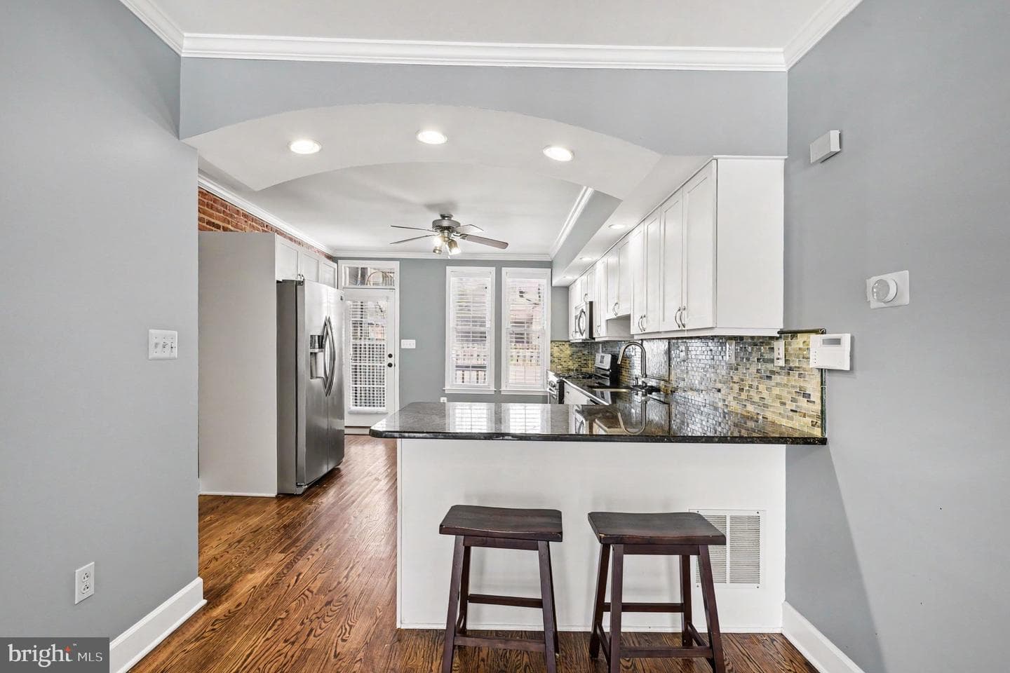 302 S East Avenue photo 8