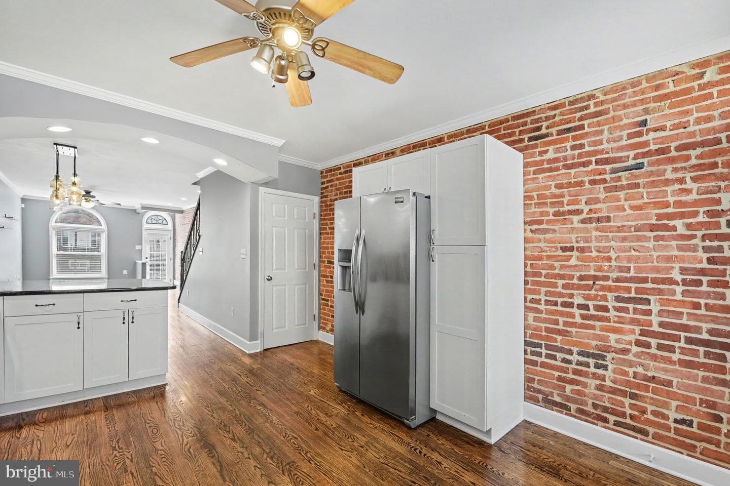 302 S East Avenue photo 9