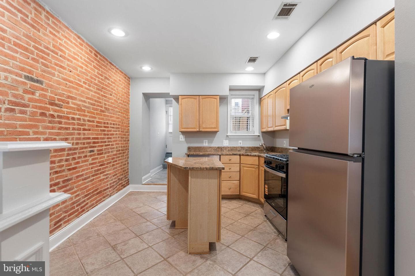 1109 S Baylis Street S photo 13