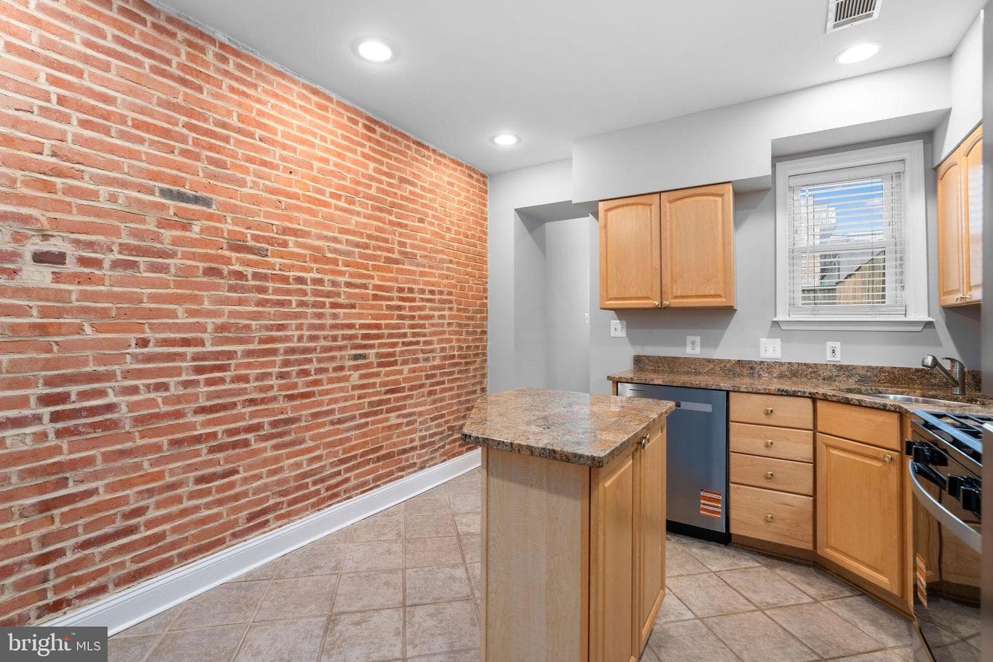 1109 S Baylis Street S photo 14