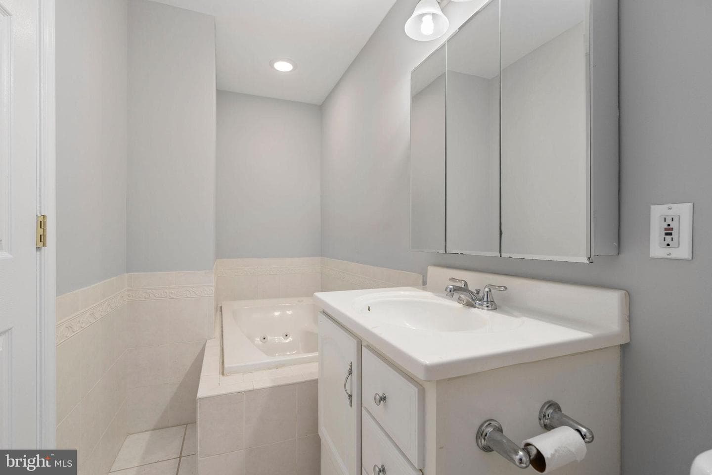 1109 S Baylis Street S photo 24