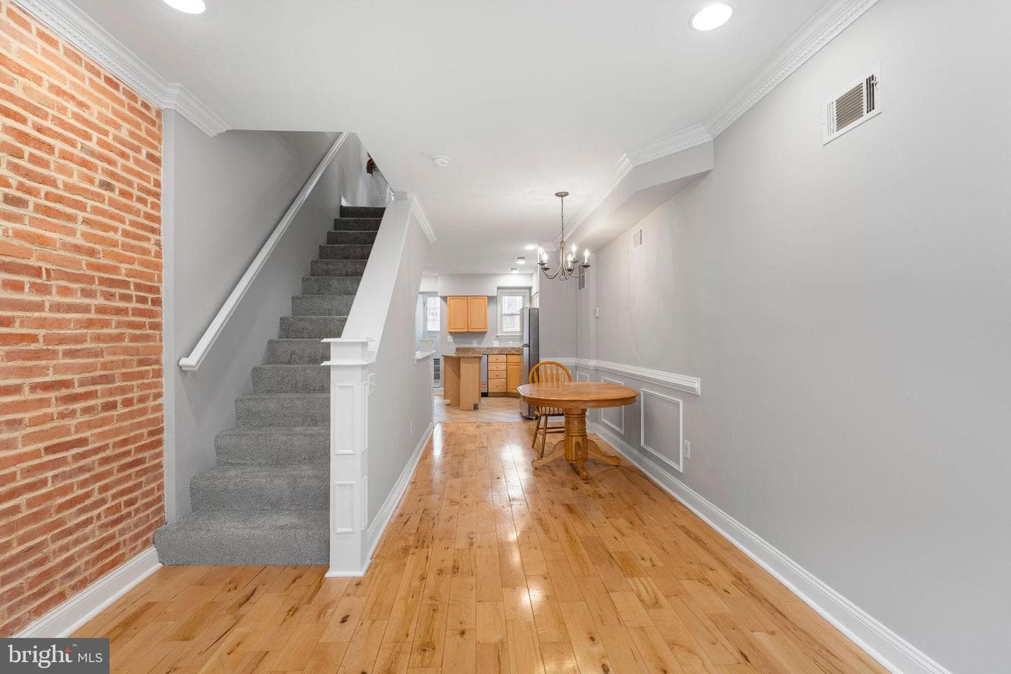 1109 S Baylis Street S photo 8