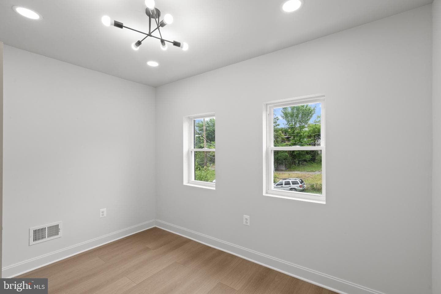 124 N Mount Street photo 13