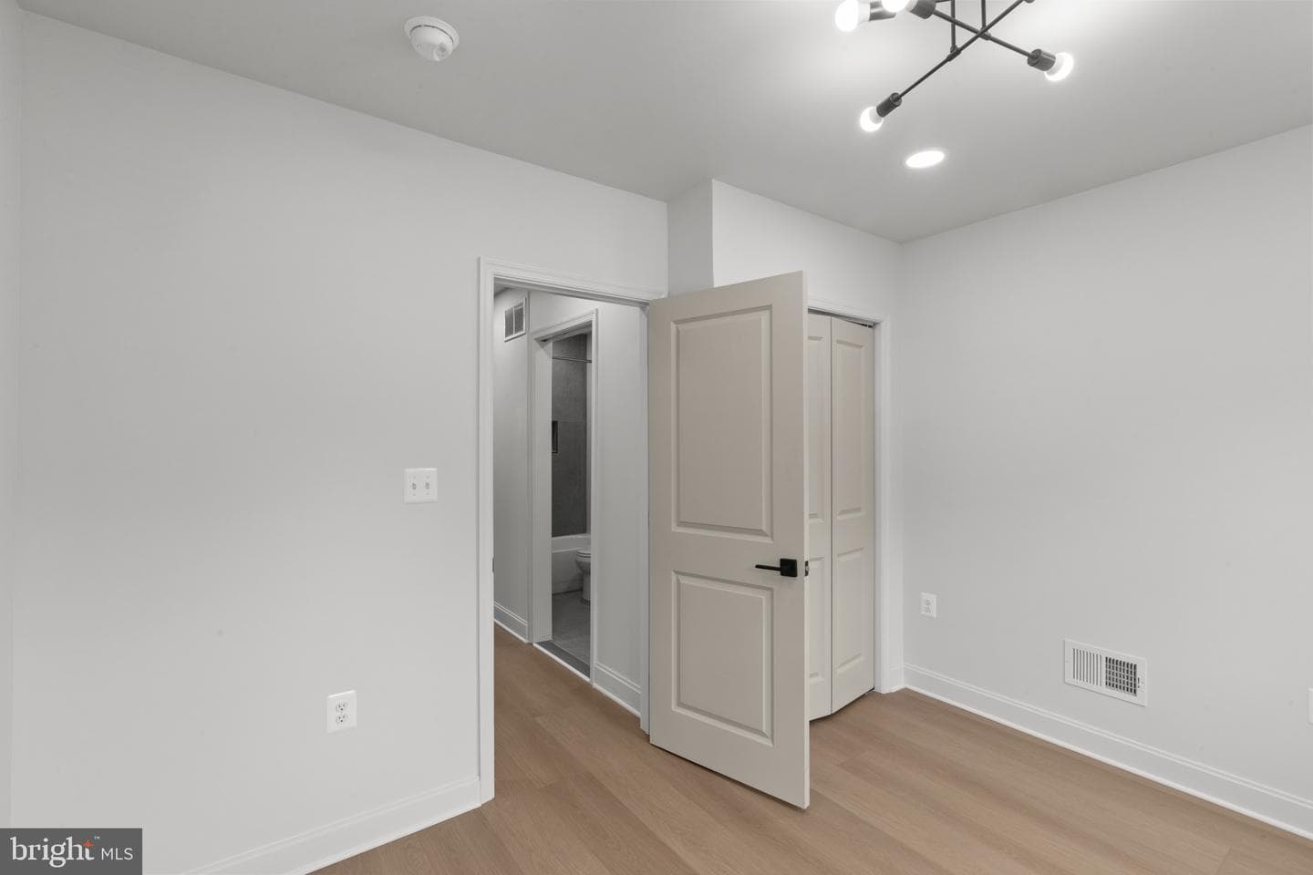 124 N Mount Street photo 14