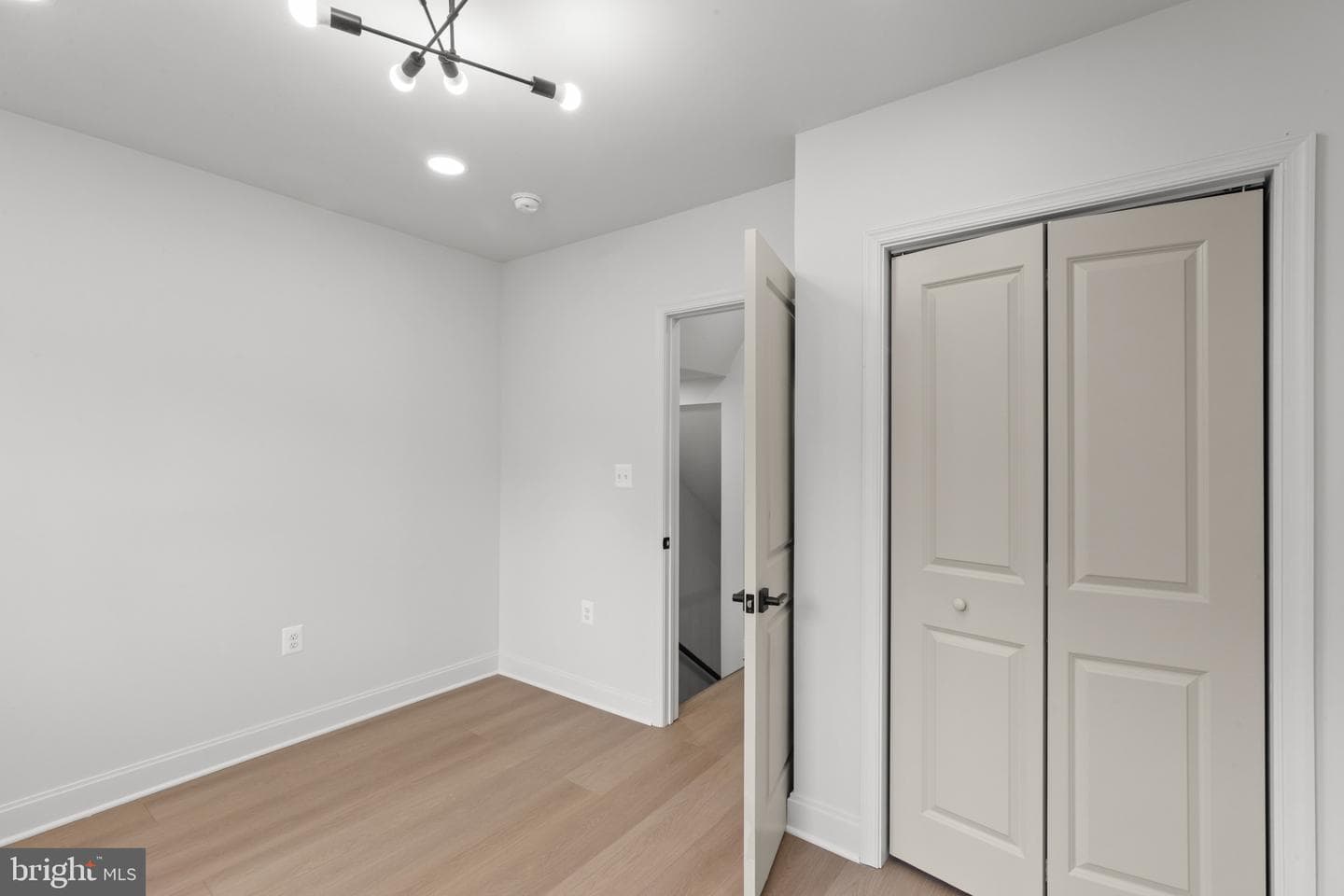 124 N Mount Street photo 15