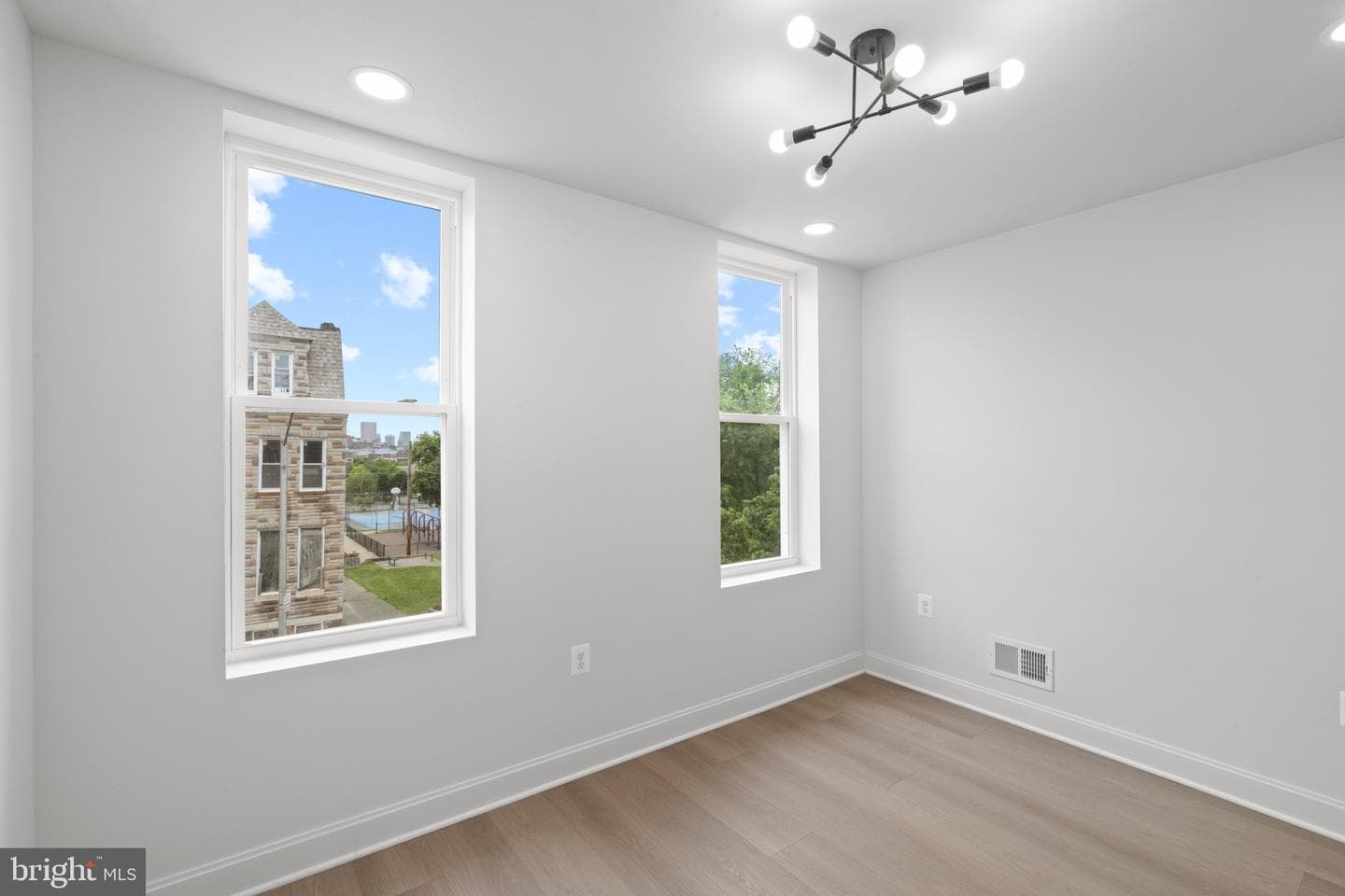 124 N Mount Street photo 17