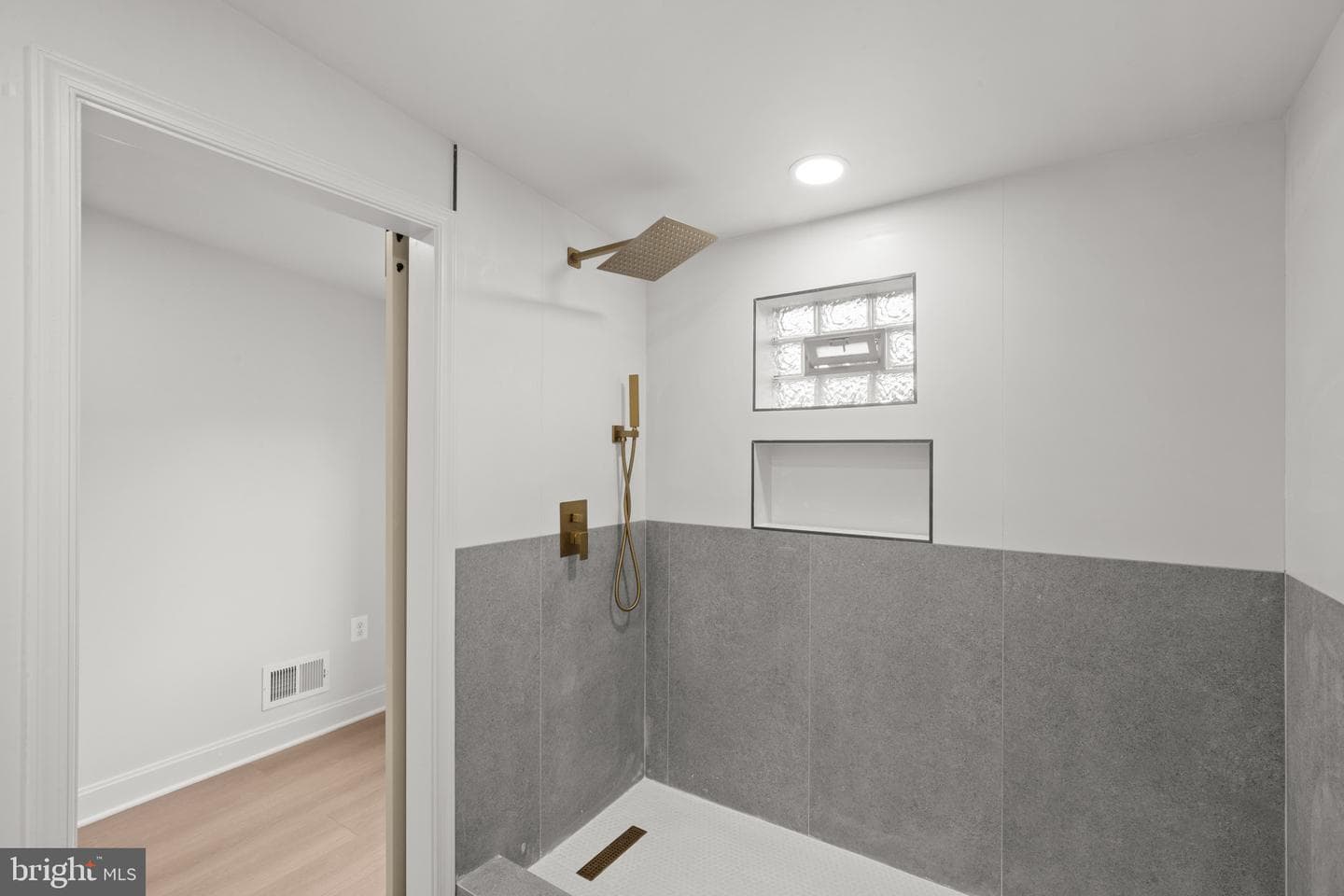 124 N Mount Street photo 26