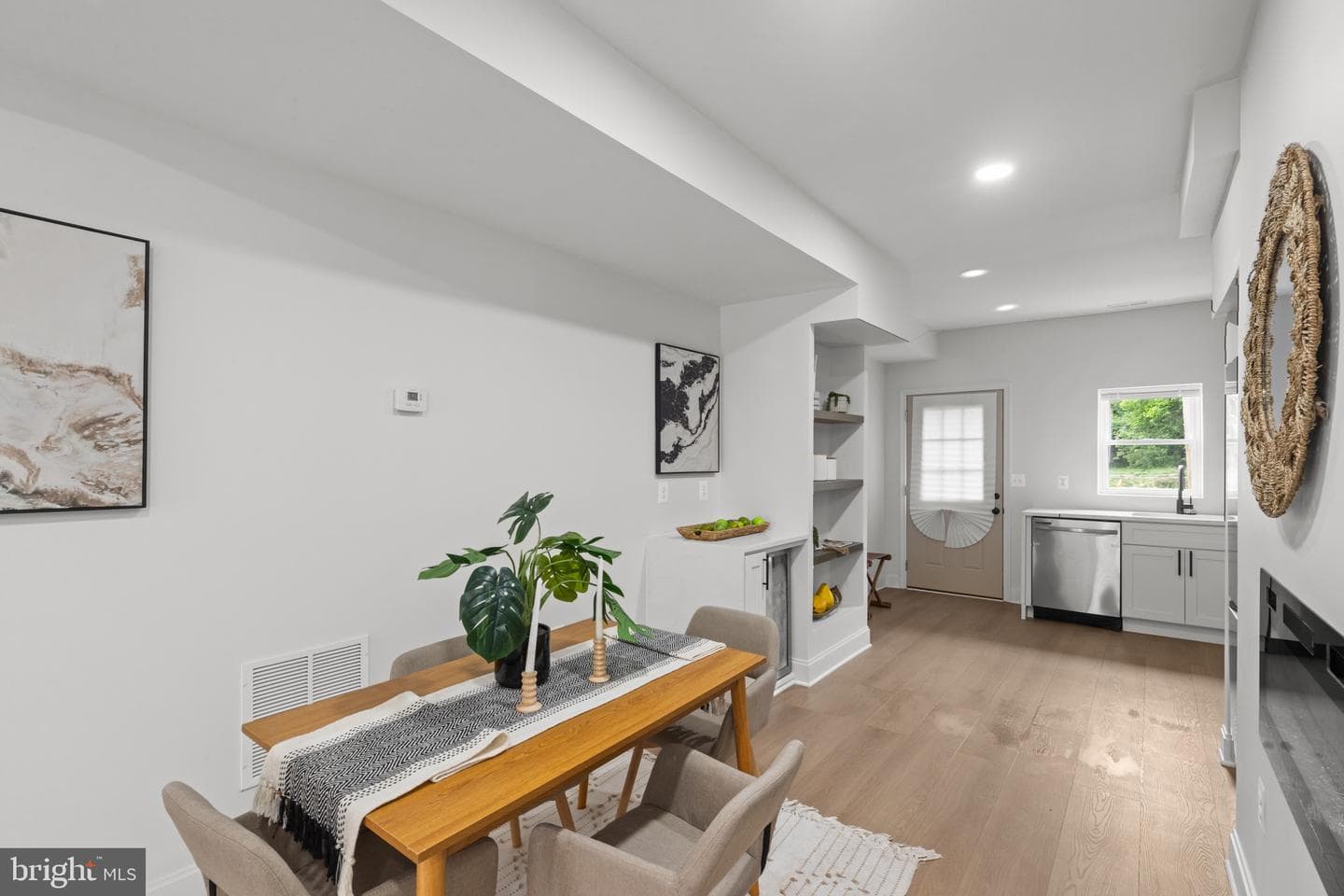 124 N Mount Street photo 3