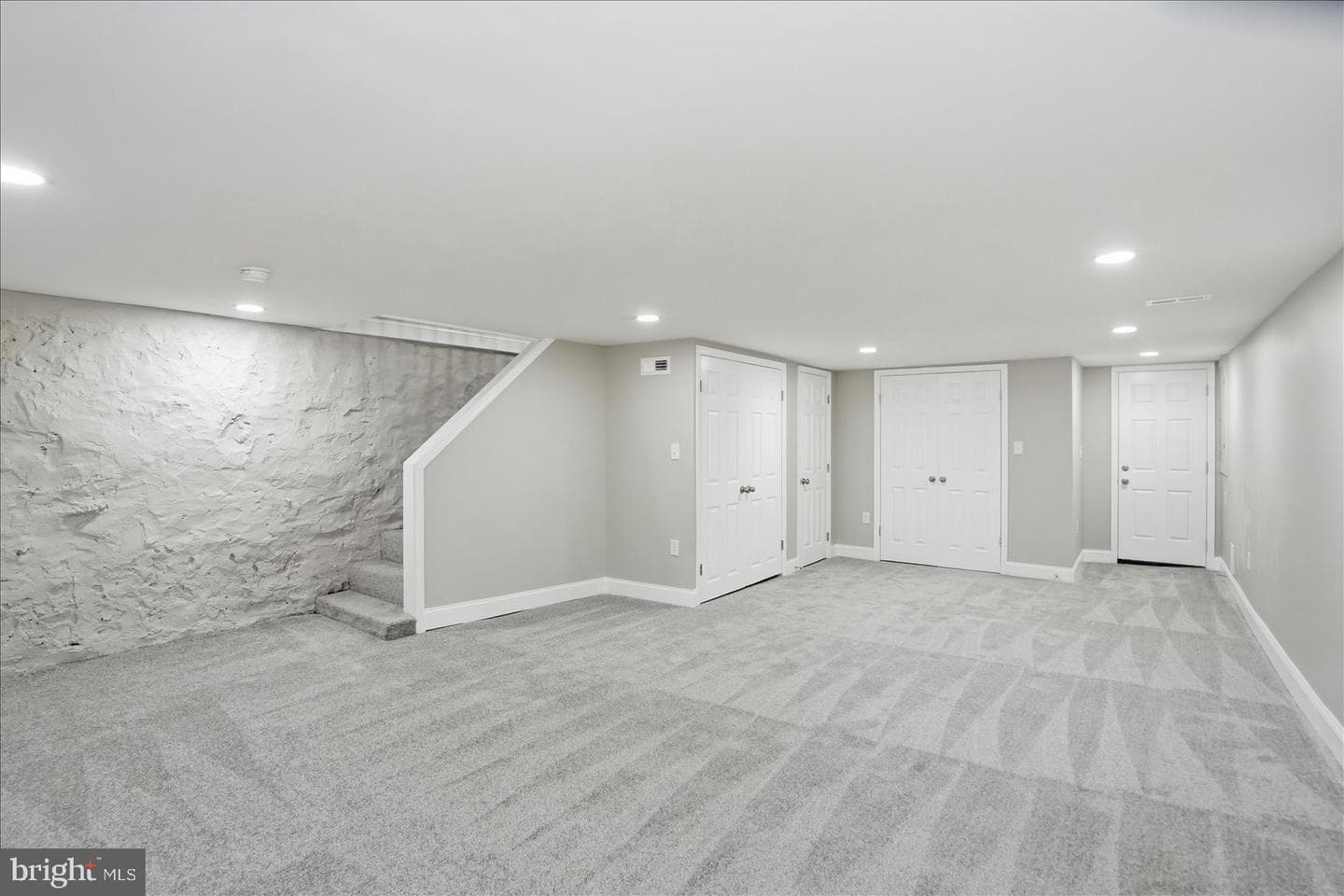 766 N Grantley Street photo 16