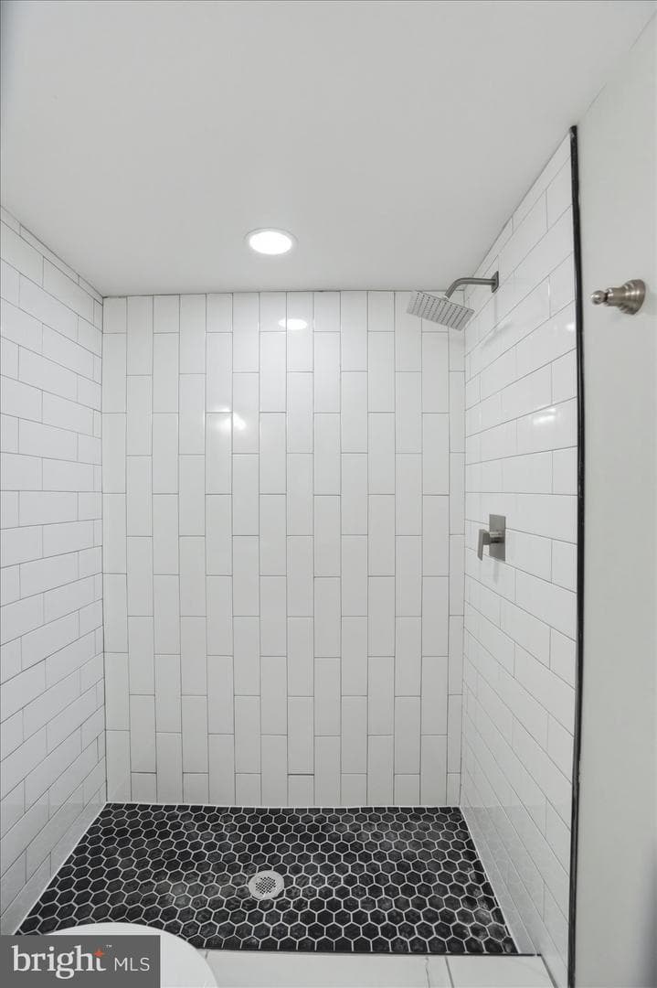766 N Grantley Street photo 17