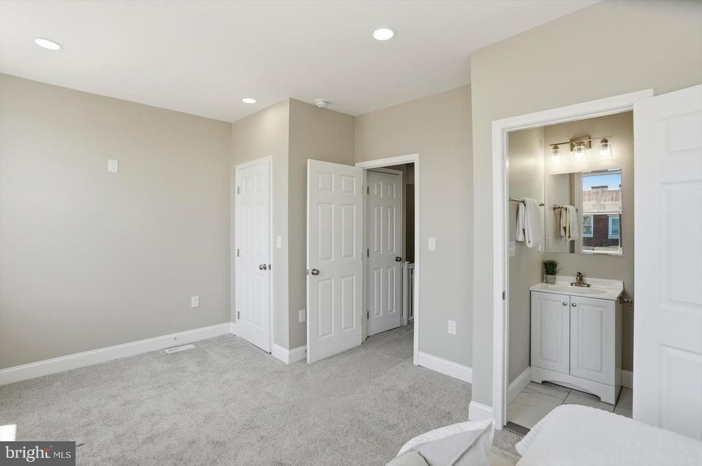766 N Grantley Street photo 22