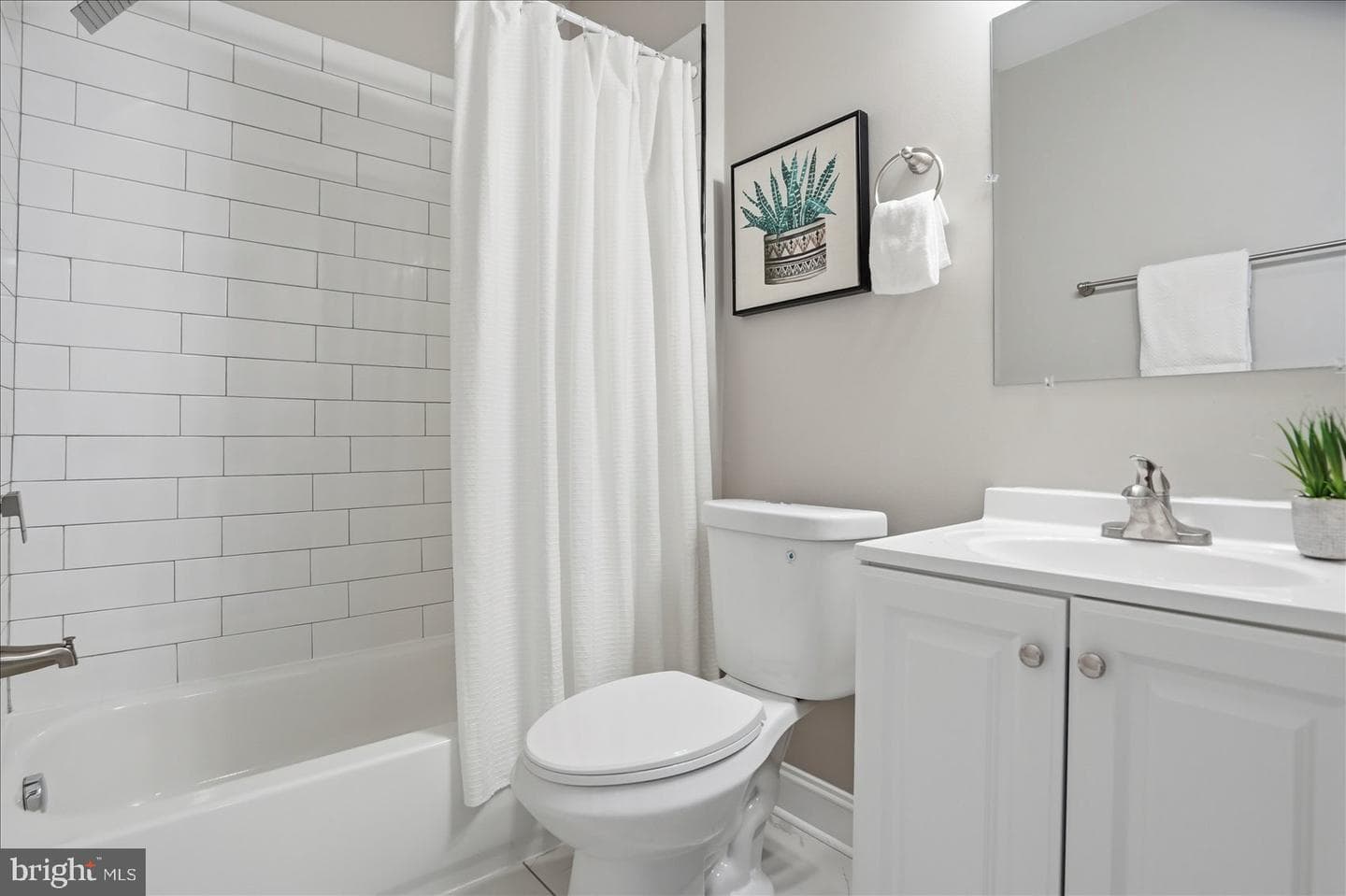 766 N Grantley Street photo 25