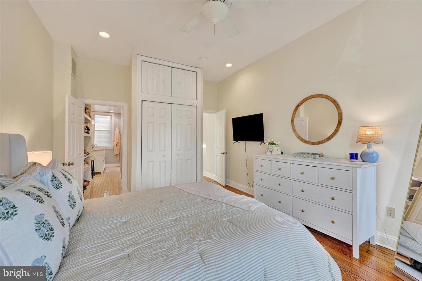 128 W Ostend Street photo 16