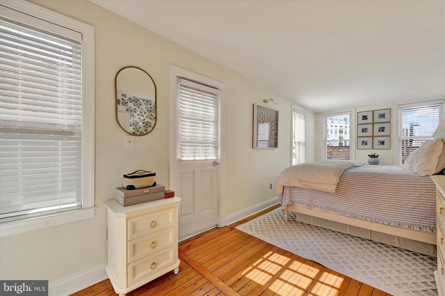 128 W Ostend Street photo 21