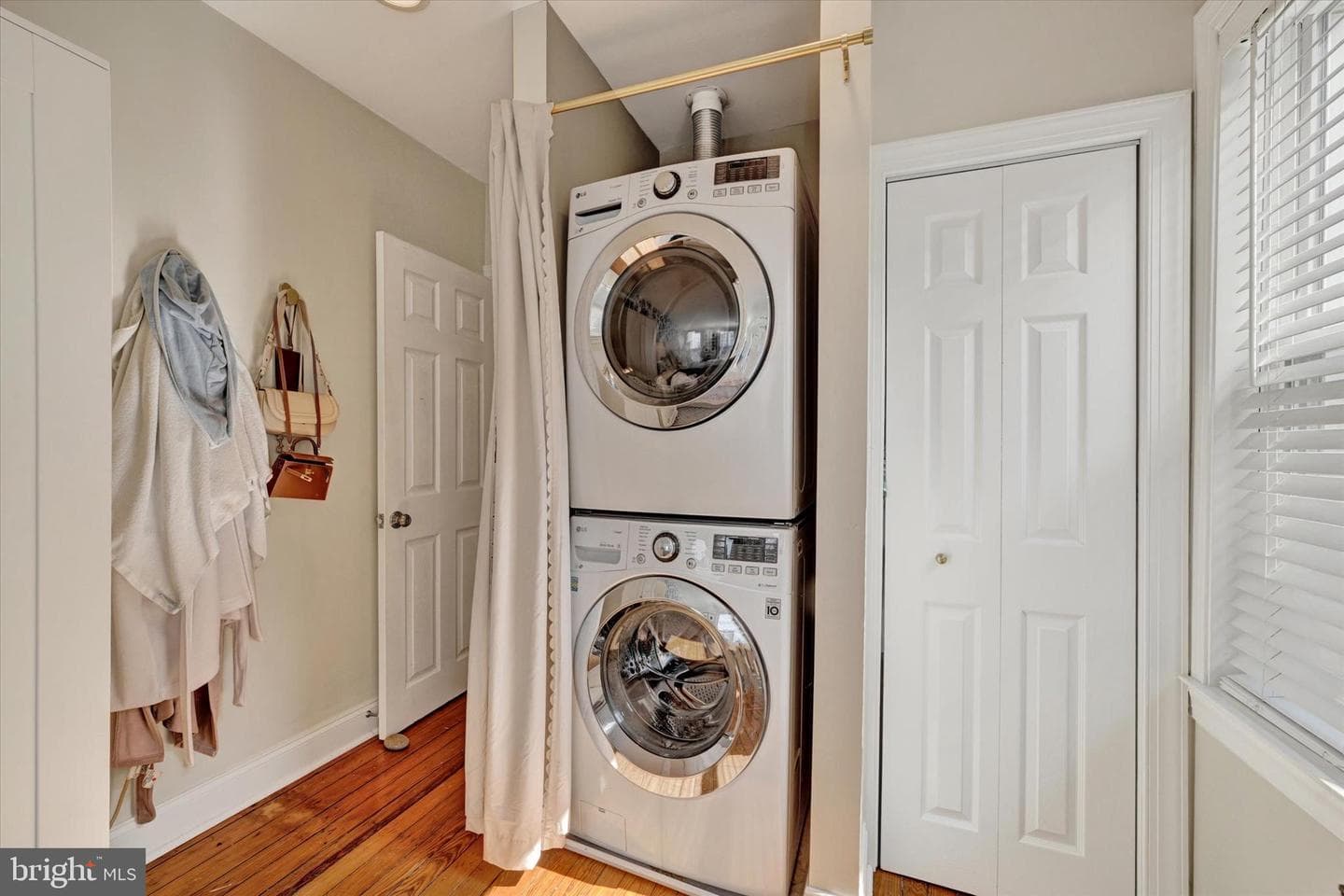 128 W Ostend Street photo 23