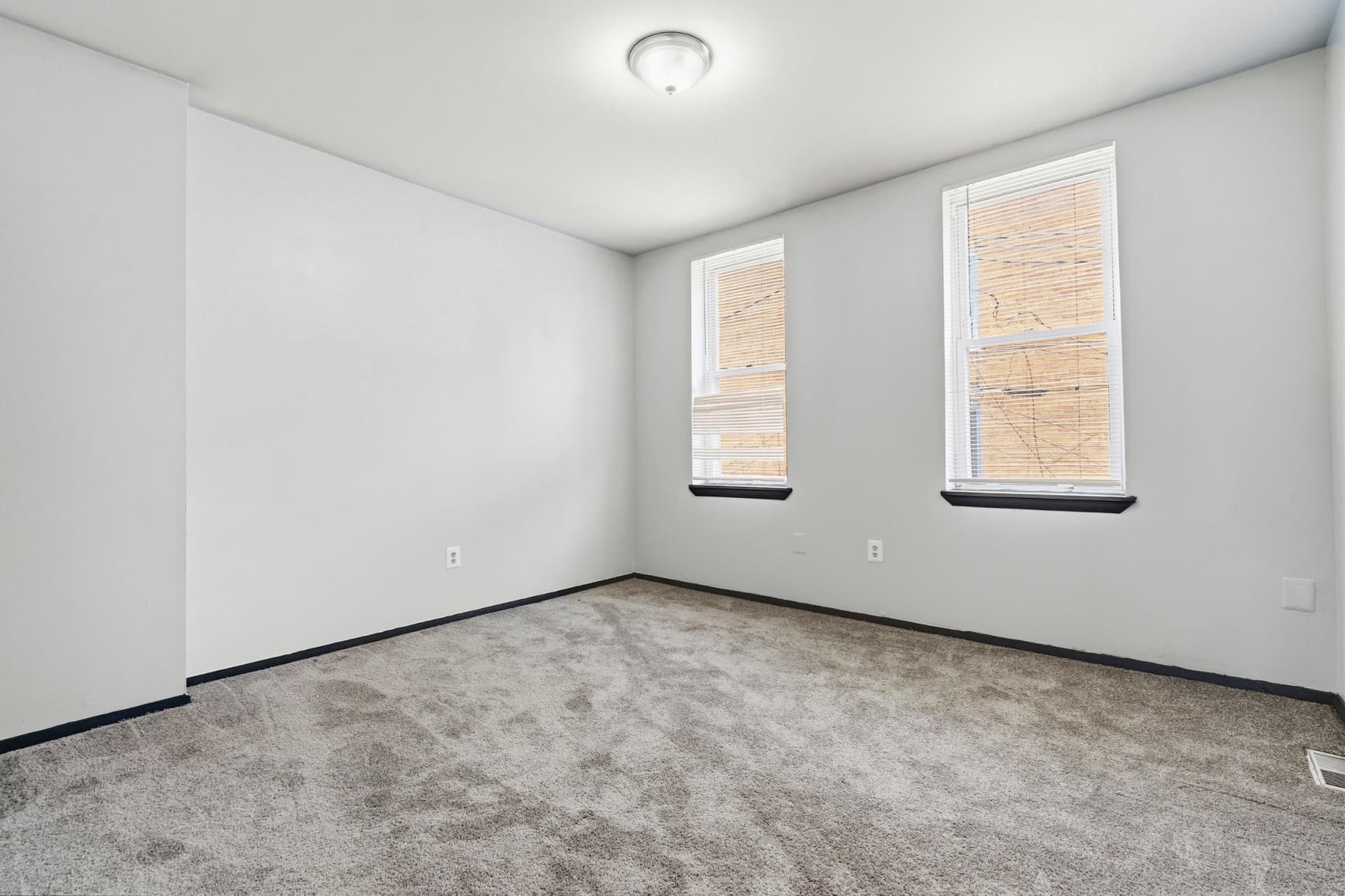 2732 Baker Street photo 12