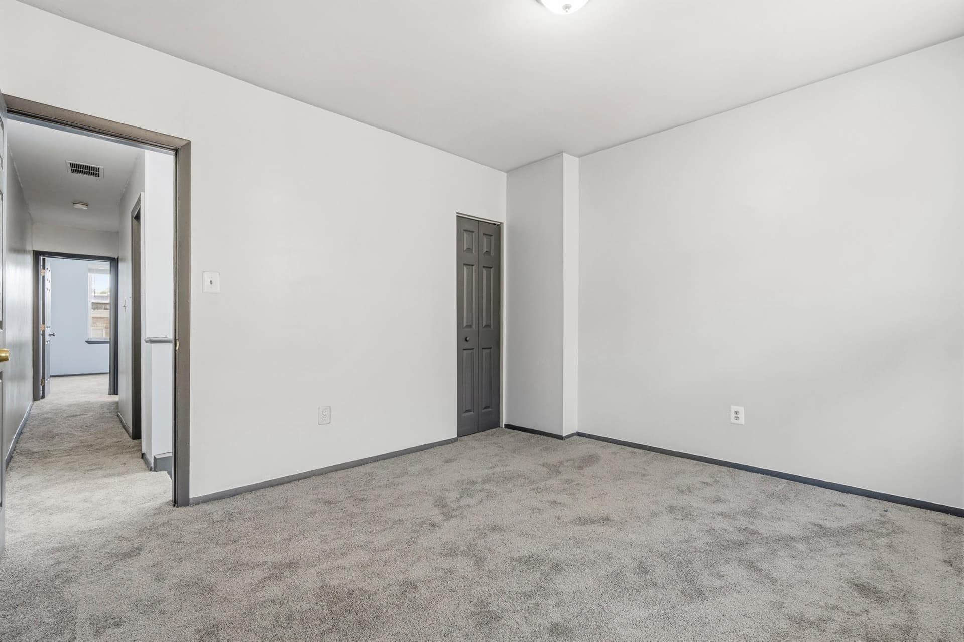 2732 Baker Street photo 13
