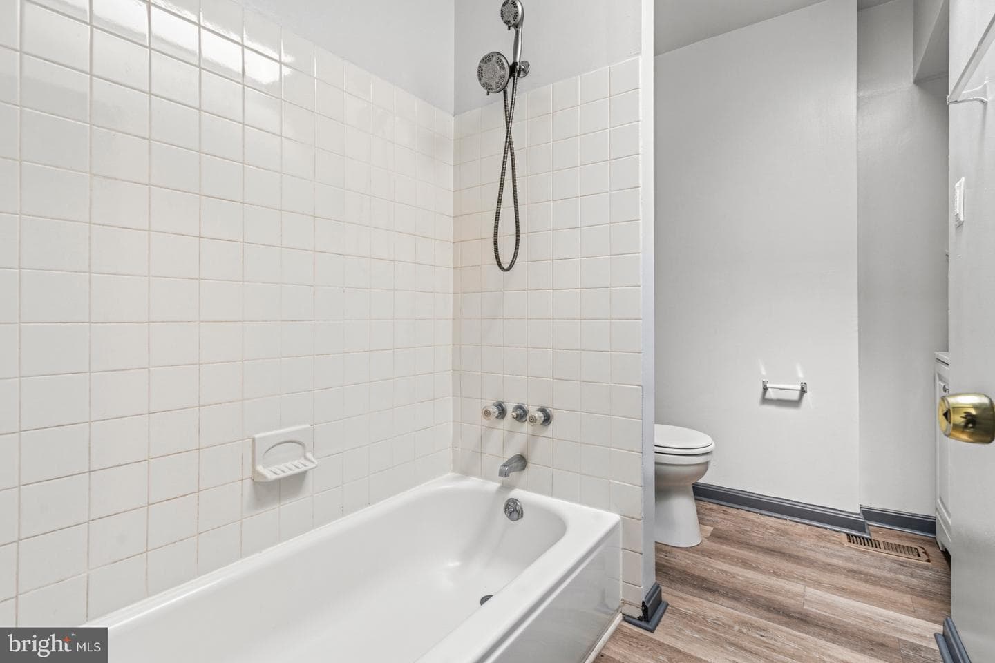 2732 Baker Street photo 14
